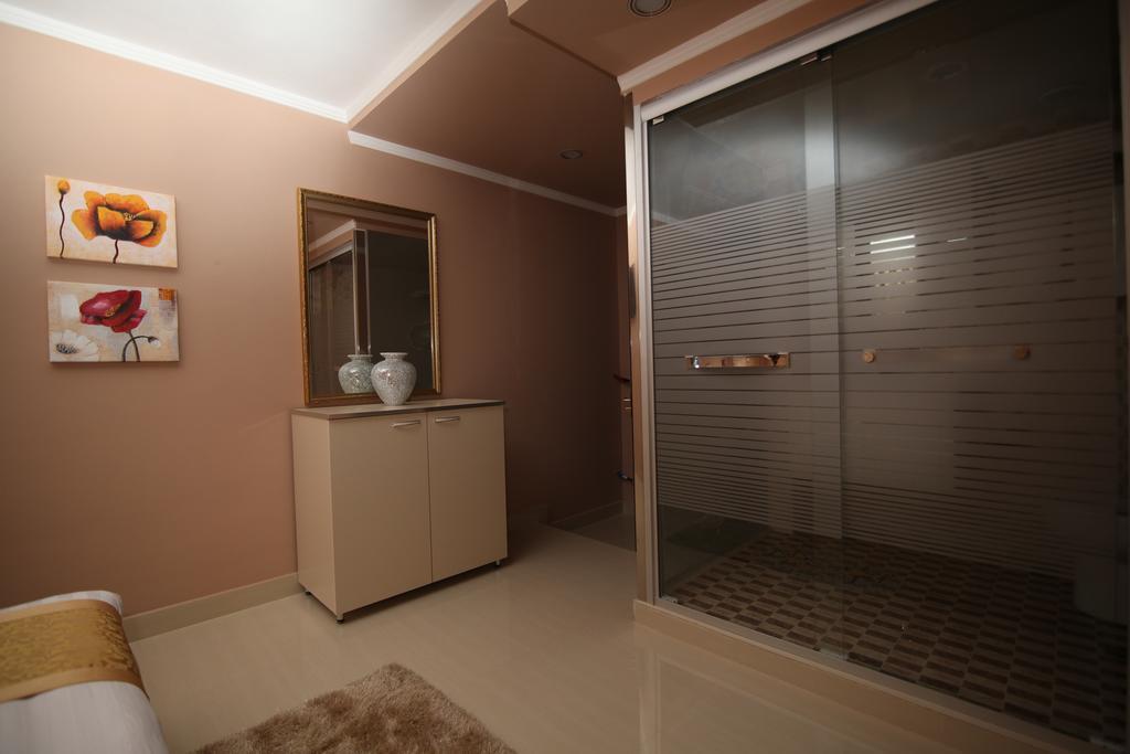 Hotel Carmen Shkodër Rum bild