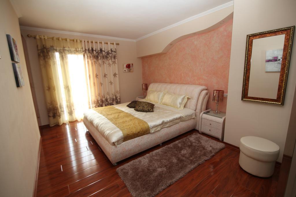 Hotel Carmen Shkodër Rum bild