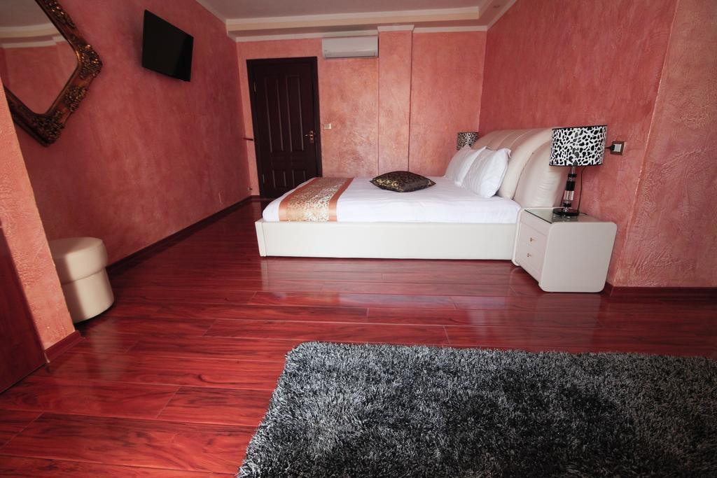 Hotel Carmen Shkodër Rum bild
